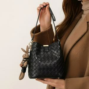 여성 시그니처 키링 데일리 크로스백 슬링백