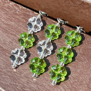 귀여운 네잎 클로버 행운 비즈 키링 / 열쇠고리 가방꾸미기 에어팟 버즈 파우치 차키 선물