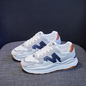 1+1여성 키높이 스니커즈 데일리 화이트 운동화 캐쥬얼화 런닝화