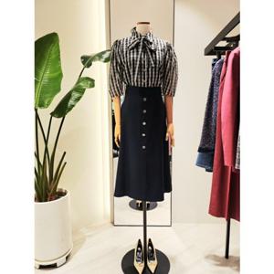 [모조에스핀] 퍼프 소매 체크 블라우스 (J253XSC011) J253XSC011