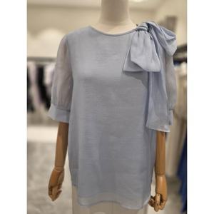 모조 모조에스핀 라운드 반팔 리본 쉬폰 블라우스 (J252XSC023)