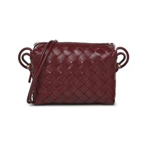 26 SS 보테가 베네타 루프 지퍼 미니 카메라 백 723547V1G11