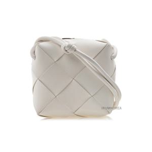 [보테가베네타] 여성 미니 카세트 카메라 백 701915 VCQC2 9009