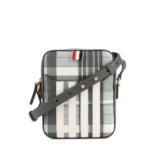 [톰브라운] (MAG432A L0041 980) 남성 크로스백