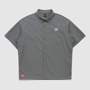 M 엄브로반팔티 NQK UQ221CJK44-DKA 클래식 반팔 카라 셔츠 / DEEP KHAKI