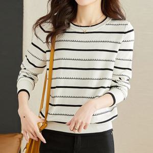 [퀸이즈] [~77까지]히치 포인트 스트라이프 라운드넥 니트 티셔츠