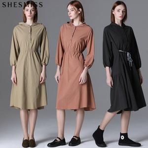 [쉬즈미스(SHESMISS)] 줄리아 허리스트링 후드 롱 원피스