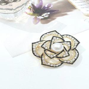 블랙꽃 진주 큐빅 브로치