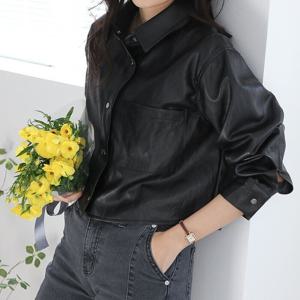 플러리싱 / 심플 스냅 버튼 에코레더 크롭 셔츠  플러리싱