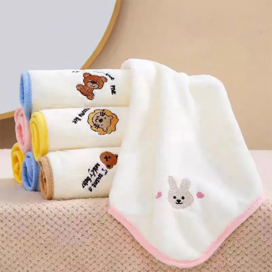 세련된 작은 동물 디자인의 새로운 패턴, 어린이용 타월, 부드럽고 피부 친화적인 아기 타월, 산호 플리스 소재, 높은 흡수력, 아기를 위한 명절 선물