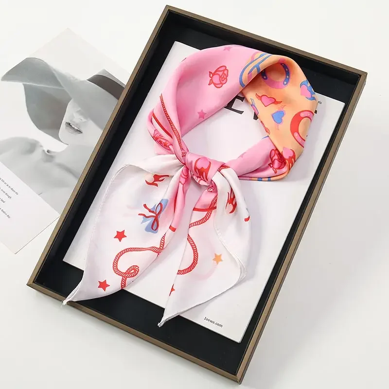 럭셔리 핑크 스타 프린트 실크 여성 스카프 70cm 스퀘어 스카프 귀여운 두건 작은 Hijab 랩 Hairbands Foulard Shawl