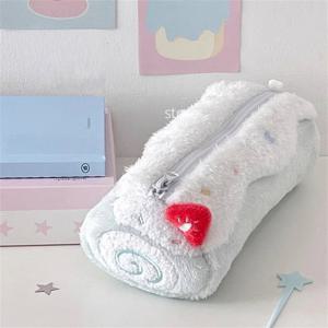 1pc 크림 스위스 롤 플러시 펜 가방 귀여운 하이 뷰티 학생 대용량 데스크탑 문구 상자 펜 가방