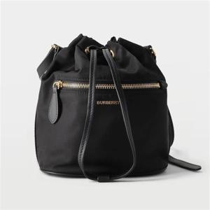 버버리 나일론 버킷백 81092671
