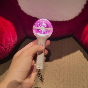 아이돌 캣츠아이 퍼페리아 같은 스타일 미니 지지봉 키체인 콘서트 소품 메간 윤채 마논 라라 소피아 다니엘라 팬 선물