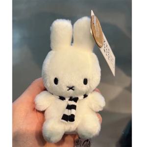 Kawaii Miffy 흑백 줄무늬 스카프 매달려 귀여운 인형 귀여운 미니 그림 인형 펜던트 소녀 소년을위한 크리스마스 선물
