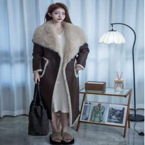 트렌디한 대형 퍼 칼라 가죽 퍼 일체형 캐주얼 루즈핏 여성 코트, 패셔너블한 젊은 감각의 인조 퍼 통가죽 패치워크