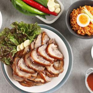 자연과농부 흑마늘 무뼈족발 300g x4팩 + 마늘소스 새우젓 증정 (순차출고중)