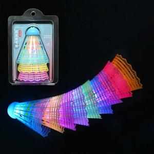 3pcs LED 배드민턴 셔틀콕 다채로운 조명 나일론 배드민턴 공 초보자 친화적 인 스포츠 훈련 라이트 업 셔틀콕
