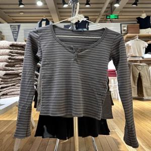 세 버튼 줄무늬 긴 소매 티셔츠 여성 가을 ​​부드러운 코튼 오-넥 빈티지 탑 여성 빈티지 Y2k streetwear 티셔츠 2023