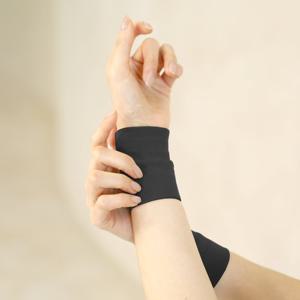 [라인벨라] 2개입 얇은 의료용 손목보호대 손목밴드 블랙 / 학생 임산부 회사원 스포츠