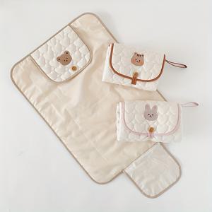 1pc 휴대용 기저귀 교체 패드, 양면 소변 패드, 접이식 낮잠 매트 및 아기 침대 매트와 란야드 - 여행에 완벽합니다