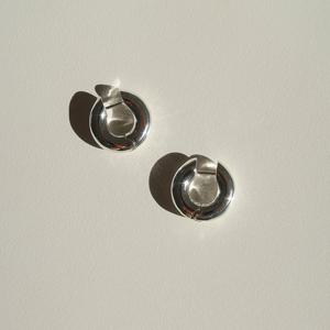 bold hoop earring - silver