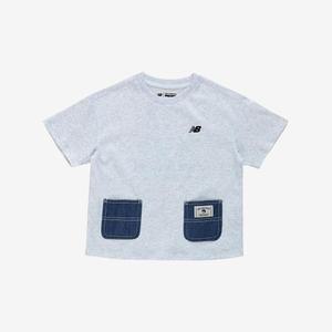 [롯데백화점]뉴발란스 PLAY DENIM_데님 패치 포인트 반팔티 (NK9EF2501U)