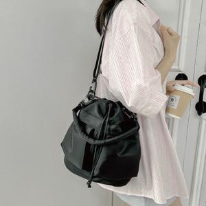 아웃포켓 휘뚜루마뚜루 데일리 여성 가방 경량 숄더백 크로스백