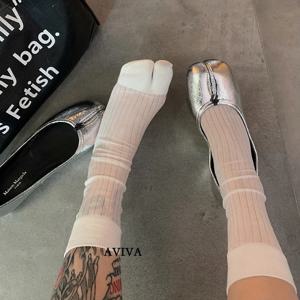 고품질 편안한 여름 울트라 얇은 분할 발가락 여성면 양말 황금 실크 스트라이프 두 발가락 일본 하라주쿠 타비 삭스