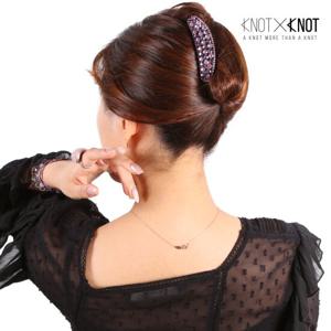 [KNOTXKNOT] 간편한 올림머리 큐빅 꽉찬 긴발 반달 빗핀