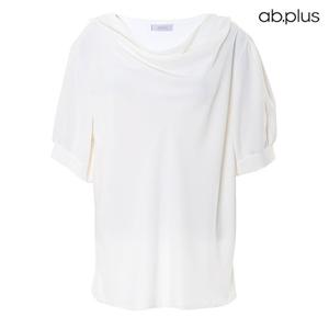 [ab.plus] 페미닌 넥라인 디테일 반팔 블라우스 (LSY2MB59A)