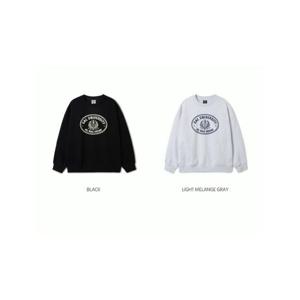 [후아유] 여성 바시티 스탬프 맨투맨 / Varsity Stamp Sweatshirt WHMWF2221F