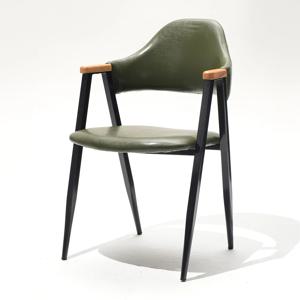 헨티오 우드암 의자