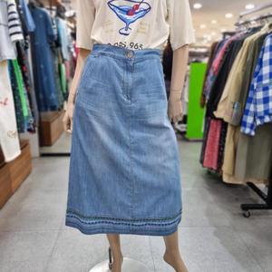 베네통/애플아울렛/뒷밴딩 해지 밑단 자수 데님 스커트/BASKA2531