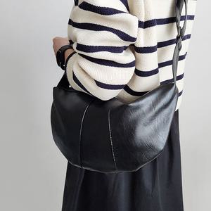 크로와상 반달 크로스백 숄더백