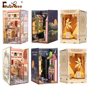 CUTEBEE DIY BOOK NOOK 선반 삽입 키트 나무 미니어처 인형 집 하바나 산책 가구 LED 장난감 선물