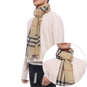 [버버리] 24FW 남성 체크 프린트 울 머플러 (8085069 SAND M 24F)