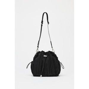 [정품] 자라 가방 데일리 출근 숄더백 ZARA 주름 잡힌 플리츠 버킷백588839