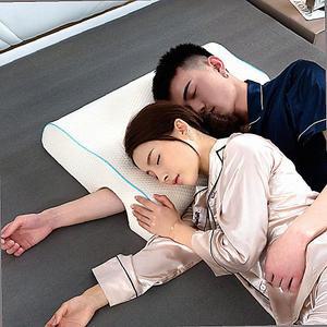안락한 오른팔 팔베개 부드러운 커플
