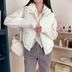 [다잇템] 여자 미니멀리즘 아이보리 세미크롭 패딩 폴라넥 검정 FW 조끼