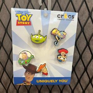 [크록스]CROCS (크록스) HC02 토이 스토리 5팩 번들 JIBBITZ TOY STORY 5PCK BUNDLE 1000 (S13084480)