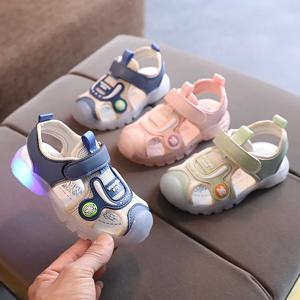 유아 소년 여름 신발 부드러운 바닥 Led 조명 소녀와 소년을위한 샌들 만화 캐릭터 디자인 소년 카우보이 부츠 슬리퍼