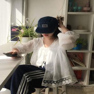 달콤한 느슨한 여성 레이스 트림 벨트 셔츠 얇은 태양 보호 탑 v 넥 긴 소매 폴리 에스터 봄 새로운 스타일 패션