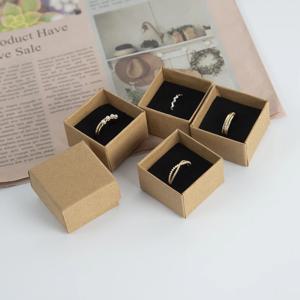 10 팩 대량 반지 상자 4x4x3cm 갈색 크래프트 선물 골 판지 상자 여성을위한 보석 목걸이 귀걸이 스폰지와 포장 케이스
