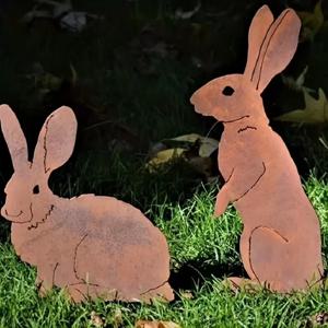 소박한 금속 토끼 정원 스테이크 - 녹슨 토끼 실루엣, 농가 장식을 위한 야외 마당 예술, 크리스마스, 부활절에 딱 맞습니다.