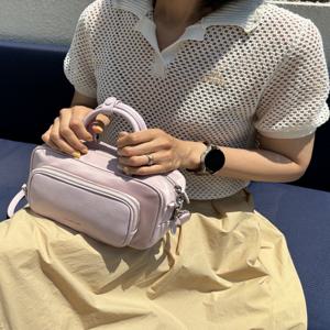 [질스튜어트 뉴욕 액세서리]  JABA4F933P1 [CITY ESSENTIAL] 라일락 나일론 포켓 포인트 스퀘어 토