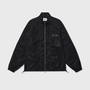 레이어드 로고 유광 코팅 바람막이 [BLACK]