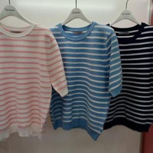 Latium HC06 부드럽고 깔끔한 5부 단가라 스트라이프 스카양두 라운드 반팔 니트티 T2552sw14