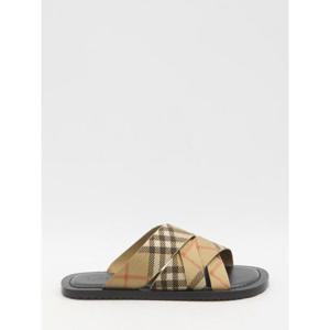 BURBERRY 파빌리온 체크 샌들 8106987B9368