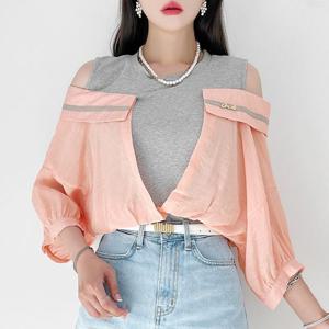 [금찌] 샌디 배색 오프숄더 티 ST7413T